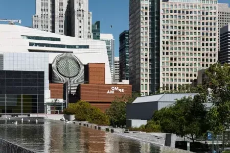 SFMOMA next to 的 Yerba Buena Gardens